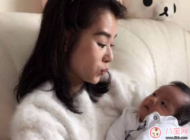 胡杏兒寶寶正面照為什么看起來很大 如何與新生兒交流