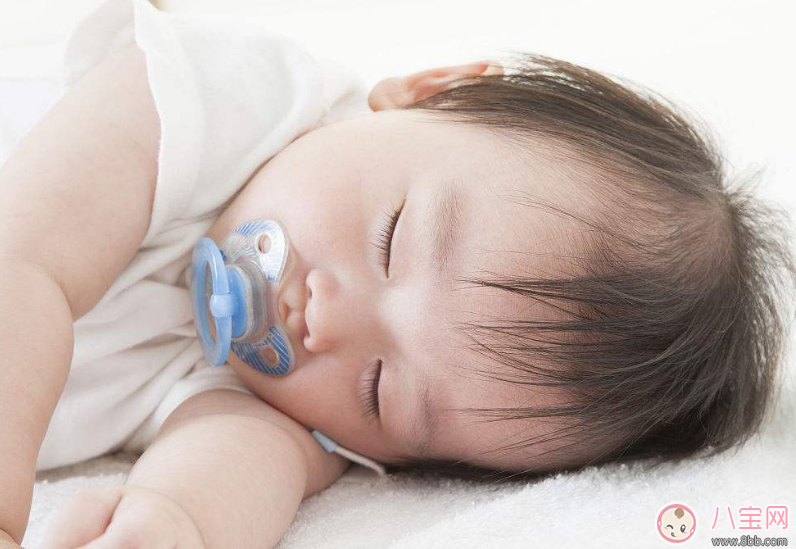 新生兒安撫奶嘴用到什么時(shí)候 嬰兒安撫奶嘴的利弊有哪些