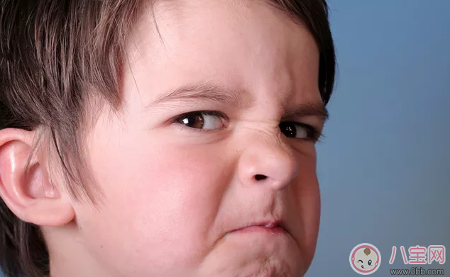 寶寶一生氣就打自己怎么辦 孩子生氣暴脾氣怎么解決