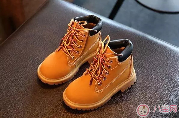 一歲多寶寶穿雪地靴有哪些危害 為什么寶寶不適合穿雪地靴 