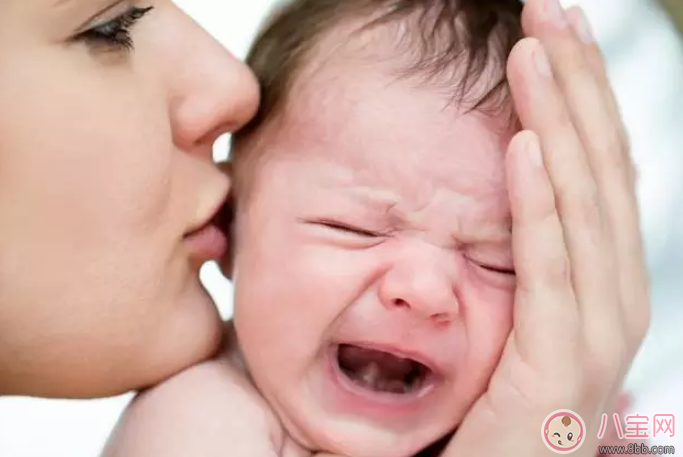 寶寶不睡覺哭鬧怎么辦 如何正確的安撫寶寶
