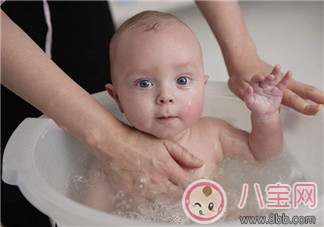 小孩天冷不愛洗澡怎么辦 如何幫寶寶洗澡不感冒 小孩天冷不愛洗澡怎么辦 如何幫寶寶洗澡不感冒