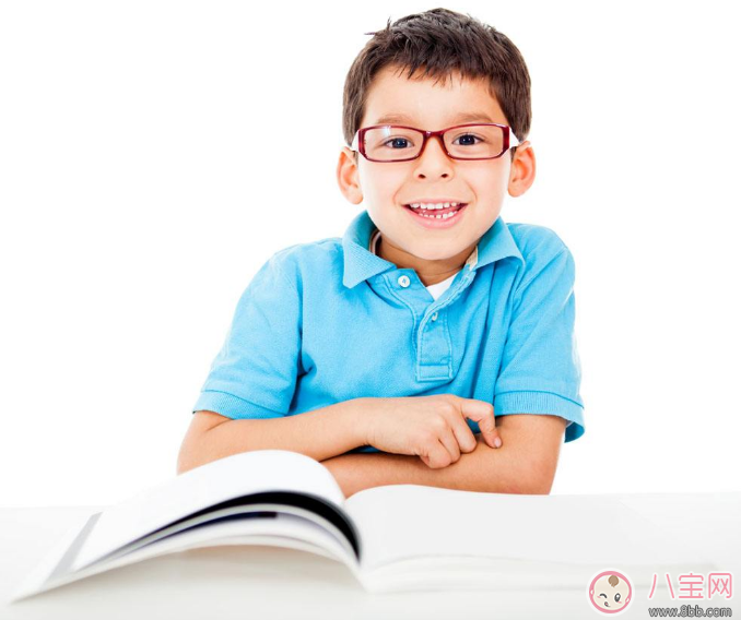 孩子生活中喜歡把眼睛瞇著是近視了嗎 孩子瞇眼看電視近視嗎