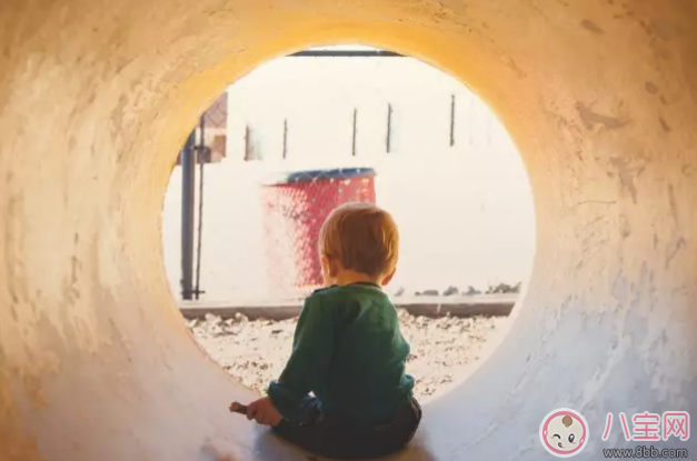 嬰兒4個月自閉癥表現(xiàn)有哪些 4個月-2歲寶寶自閉癥的早期表現(xiàn)