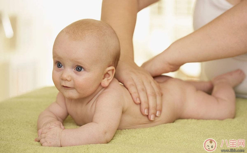 寶寶下巴有小疙瘩是痤瘡嗎 寶寶的痤瘡會持續多久