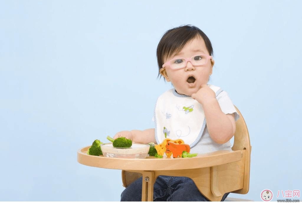 寶寶下巴有小疙瘩是痤瘡嗎 寶寶的痤瘡會持續多久