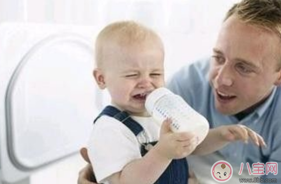 怎么幫寶寶度過厭奶期 孩子厭奶期可以轉(zhuǎn)奶嗎 怎么幫寶寶度過厭奶期 孩子厭奶期可以轉(zhuǎn)奶嗎
