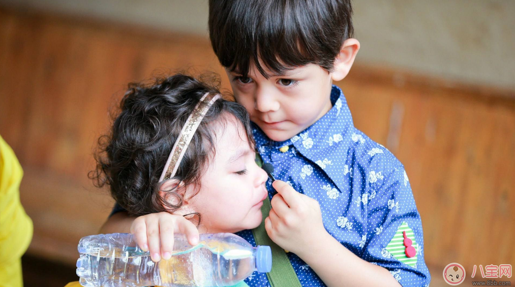 大寶和二寶不和怎么辦 二胎家庭怎么處理大寶和二寶的關(guān)系