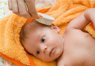 新生兒頭皮上的乳痂是什么 如何照顧新生嬰兒的皮膚