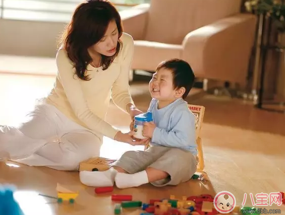 好動的寶寶動手能力強是真的嗎 怎么鍛煉好動寶寶的動手能力