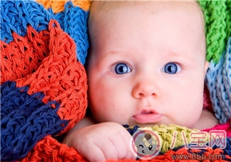 怎么給嬰幼兒挑選衣服 冬季如何給寶寶穿衣