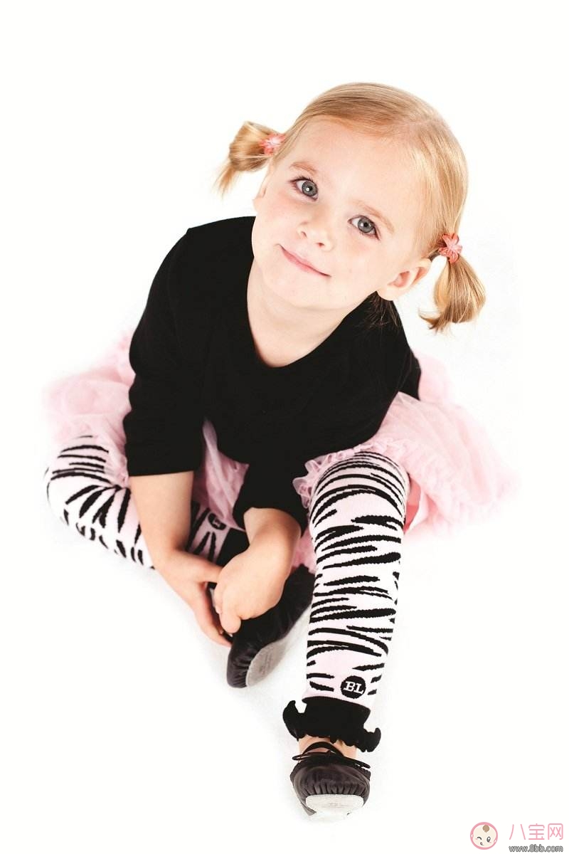 怎么給嬰幼兒挑選衣服 冬季如何給寶寶穿衣