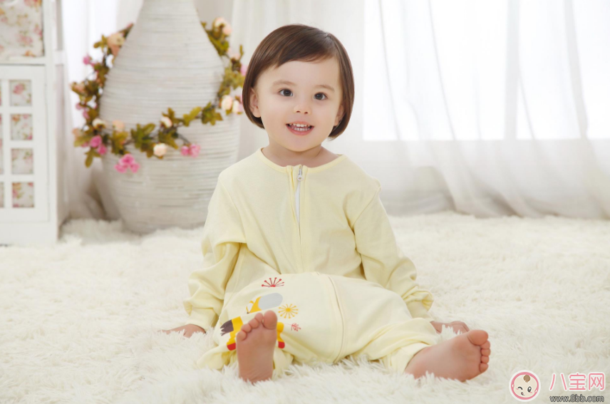 孩子睡覺踢被子可以穿睡袋睡嗎 孩子睡覺睡袋選什么樣比較好