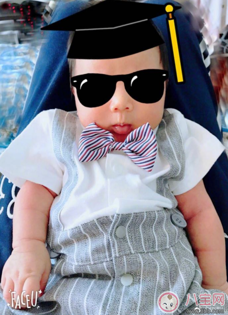 胡杏兒曬兒子滿月照 朋友圈怎么曬滿月照好看