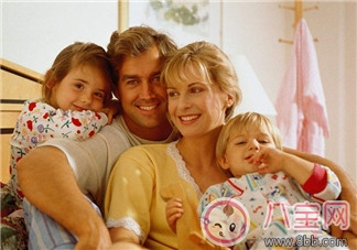 成天圍著孩子繞好不好 如何建立良好的親子關(guān)系 成天圍著孩子繞好不好 如何建立良好的親子關(guān)系