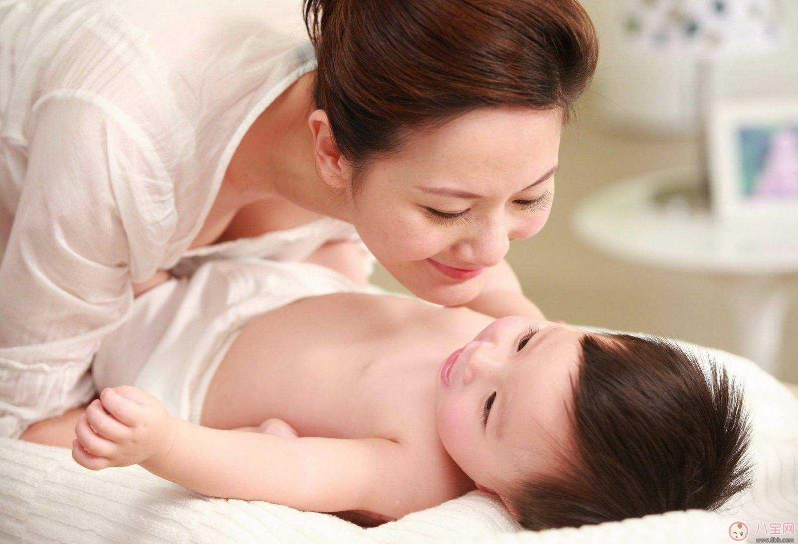 晚上寶寶好動怎么辦 晚上怎么哄寶寶睡覺 晚上寶寶好動怎么辦 晚上怎么哄寶寶睡覺