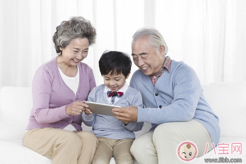 孩子跟父母在一起才是最開心的 老人帶孩子的影響 孩子跟父母在一起才是最開心的 老人帶孩子的影響