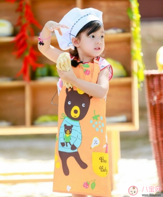 小泡芙彈琴與哥哥合奏做什么 小泡芙彈琴照片有哪些 小泡芙彈琴與哥哥合奏做什么 小泡芙彈琴照片有哪些