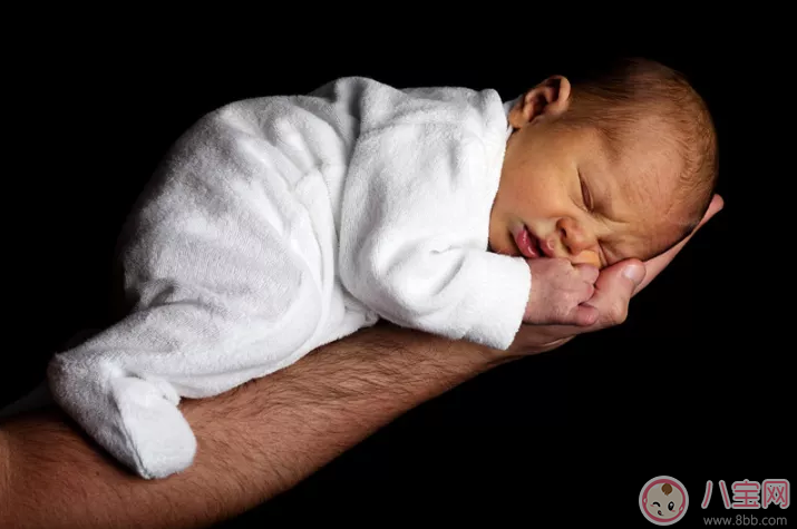 孩子睡覺掉發嚴重怎么辦 為什么孩子會嚴重脫發