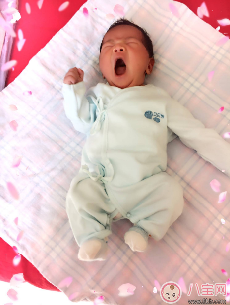 寶寶受涼肚子漲怎么辦 孩子脹肚子吐了怎么解決 寶寶受涼肚子漲怎么辦 孩子脹肚子吐了怎么解決