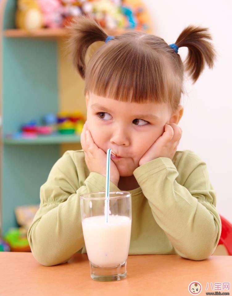 兩歲以內寶寶能喝純牛奶酸奶嗎 兩歲以內寶寶可以喝什么奶