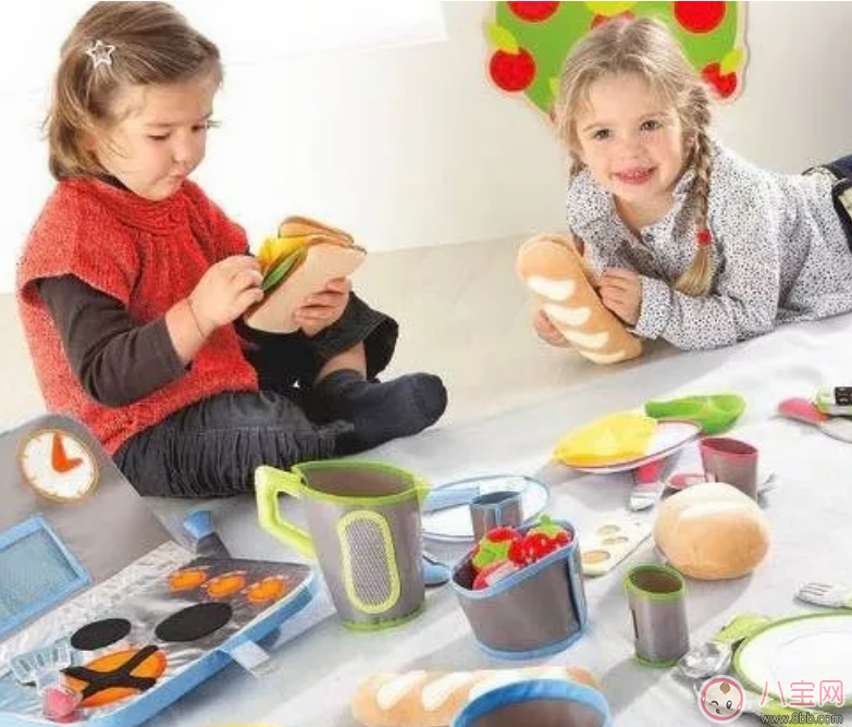 不同年齡段的孩子如何進行角色扮演游戲 幼兒好玩的角色扮演游戲有哪些