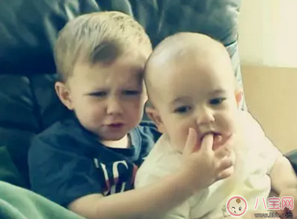 上幼兒園小孩愛咬人家長都是怎么做的 小孩愛咬人是什么心態 上幼兒園小孩愛咬人家長都是怎么做的 小孩愛咬人是什么心態