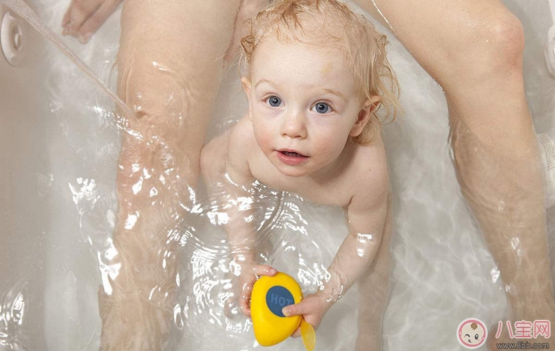 如何清洗嬰幼兒的頭發 不同發質的寶寶頭發怎么清洗