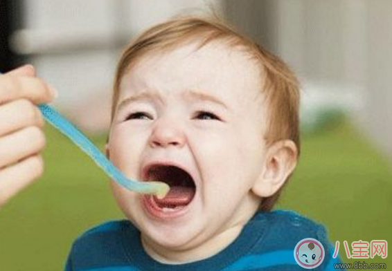 寶寶第一次吃輔食要注意什么 逼著寶寶吃輔食好嗎