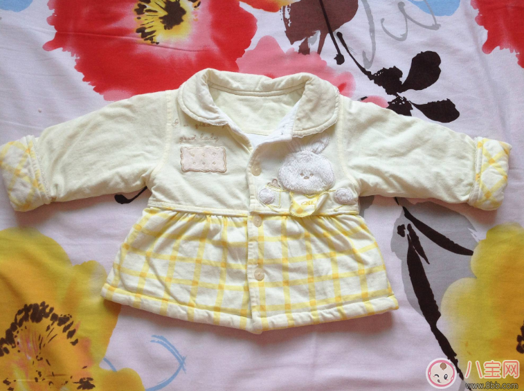 寶寶的衣服可以用洗衣液洗嗎 怎么清洗寶寶的衣服