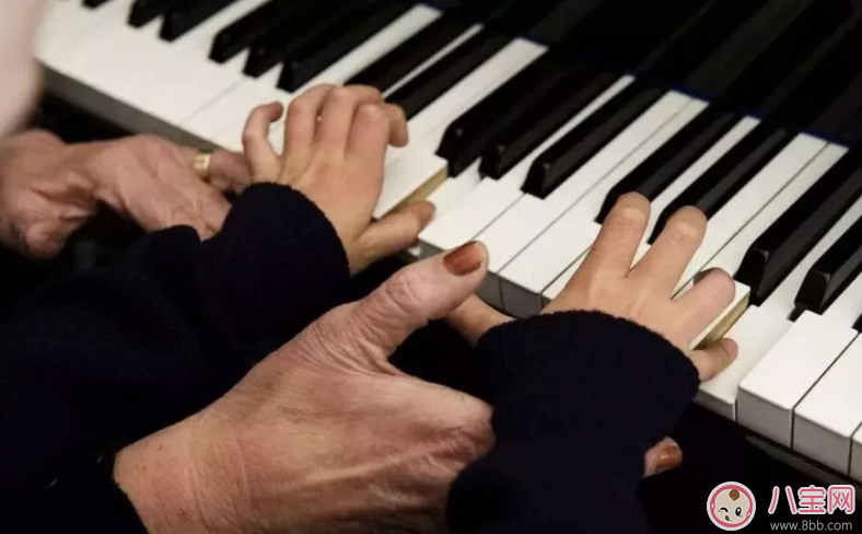 為什么明星的兒女鋼琴都彈得那么好 如何陪孩子練琴