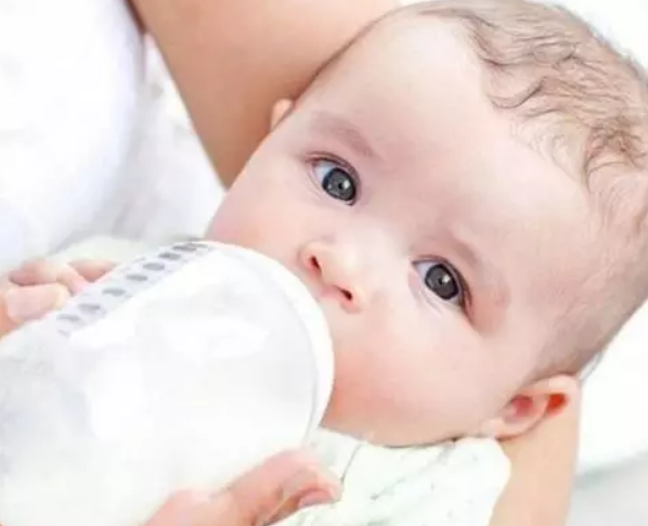 儲奶瓶什么材質的好 裝母乳有什么注意事項