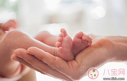 寶寶發燒手腳冰涼是怎么回事 手腳冰涼該怎樣補充營養