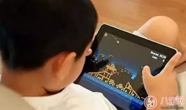 小孩經常玩ipad怎么保護眼睛 小孩看ipad指導時間 小孩經常玩ipad怎么保護眼睛 小孩看ipad指導時間