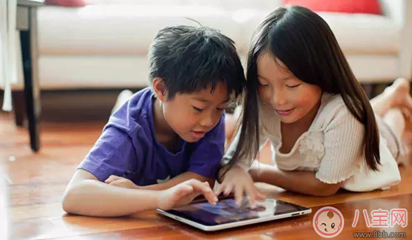 小孩經常玩ipad怎么保護眼睛 小孩看ipad指導時間 小孩經常玩ipad怎么保護眼睛 小孩看ipad指導時間