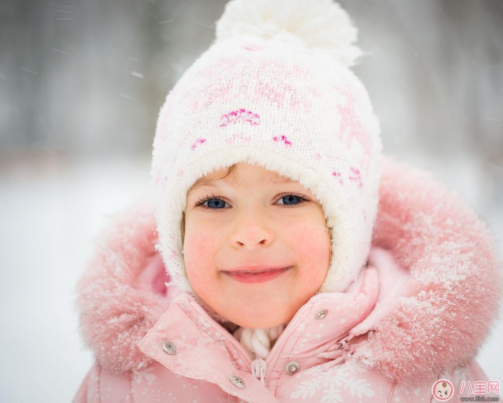 冬天孩子多穿點(diǎn)能預(yù)防感冒嗎 怎么做孩子冬天不生病 冬天孩子多穿點(diǎn)能預(yù)防感冒嗎 怎么做孩子冬天不生病