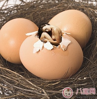 女人最痛的在身體 最心疼的丈夫就等在門外焦急等待