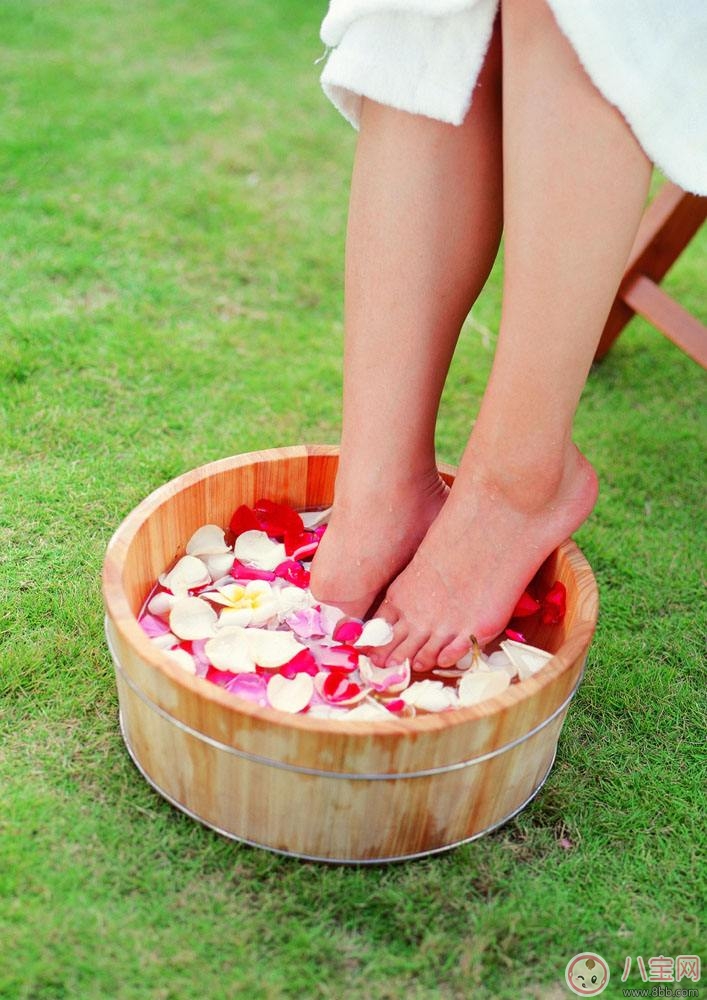 ?產(chǎn)后多久可以進行足療 產(chǎn)后怎么自己在家進行足浴按摩 ?產(chǎn)后多久可以進行足療 產(chǎn)后怎么自己在家進行足浴按摩