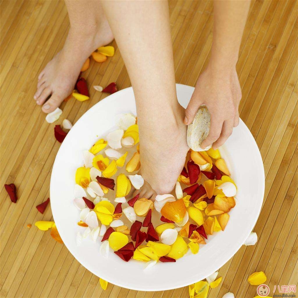 ?產(chǎn)后多久可以進行足療 產(chǎn)后怎么自己在家進行足浴按摩 ?產(chǎn)后多久可以進行足療 產(chǎn)后怎么自己在家進行足浴按摩