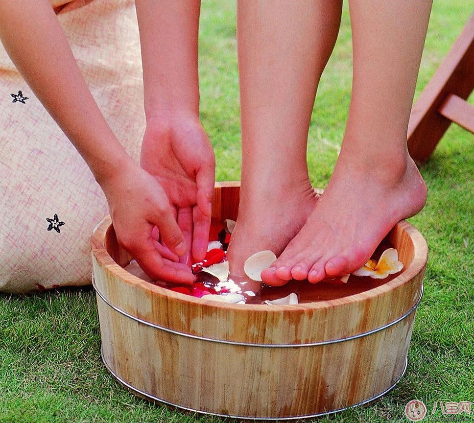 產(chǎn)后怎么進行中藥足療  產(chǎn)后泡腳用什么中藥
