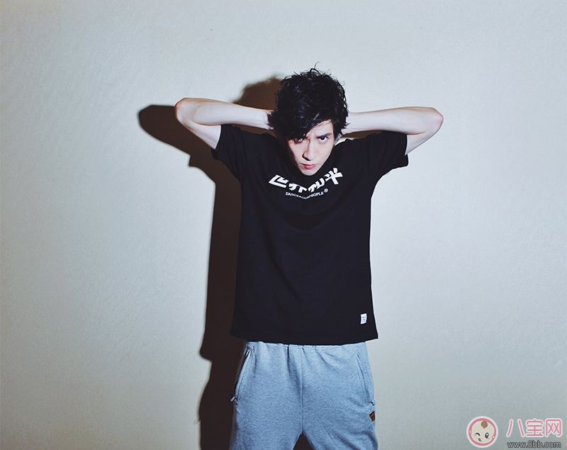 薛之謙曾承若35歲當(dāng)?shù)?高磊鑫的年紀(jì)是不是生育的黃金期