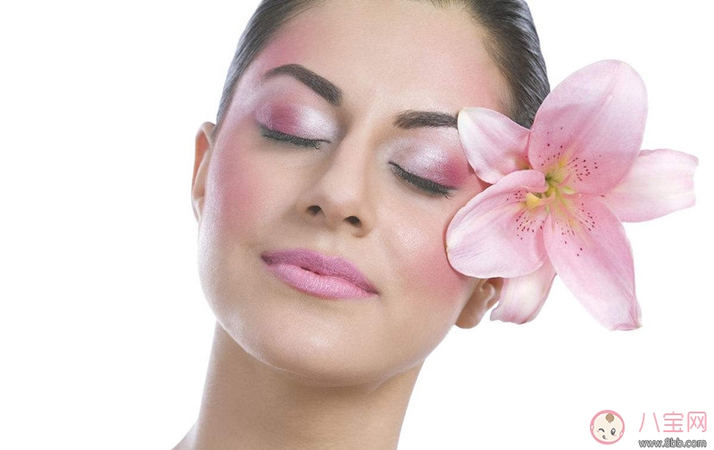 產(chǎn)后眼部怎么抗衰老  產(chǎn)后黑眼圈眼袋如何護理