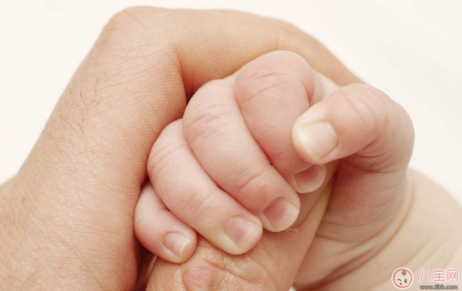 如何訓(xùn)練寶寶抓握能力 孩子怎么學(xué)抓握