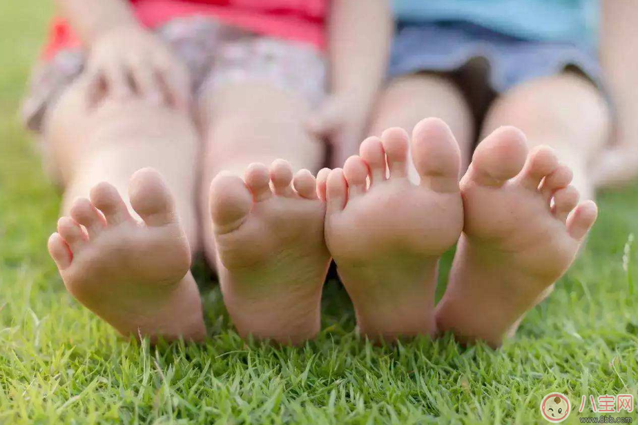 如何訓(xùn)練寶寶抓握能力 孩子怎么學(xué)抓握