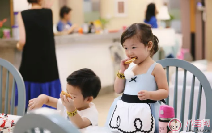 陳浩民妻子5年4胎剖宮產對身體有影響嗎 剖宮產后如何恢復身體健康 陳浩民妻子5年4胎剖宮產對身體有影響嗎 剖宮產后如何恢復身體健康