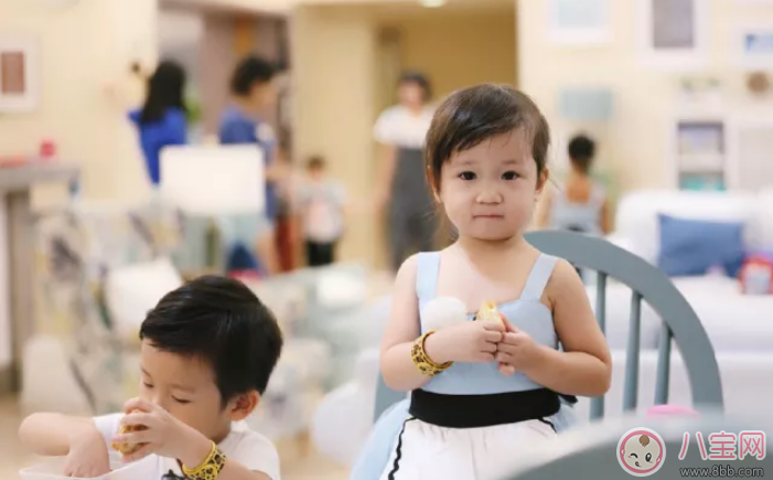 陳浩民妻子5年4胎剖宮產對身體有影響嗎 剖宮產后如何恢復身體健康 陳浩民妻子5年4胎剖宮產對身體有影響嗎 剖宮產后如何恢復身體健康