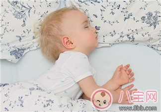 新生兒睡覺需要枕頭嗎   如何選擇寶寶的枕頭