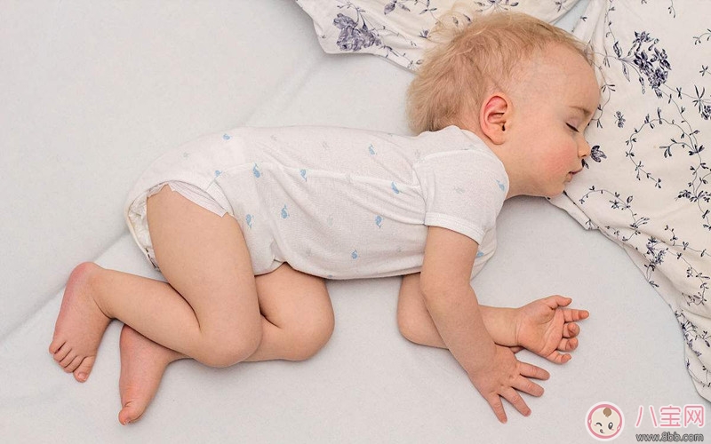 新生兒睡覺需要枕頭嗎   如何選擇寶寶的枕頭