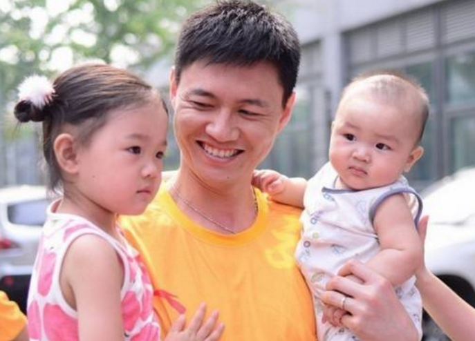 爸爸給兒子蓋被子動圖 爸爸給女兒蓋被子和給兒子蓋被子的區別