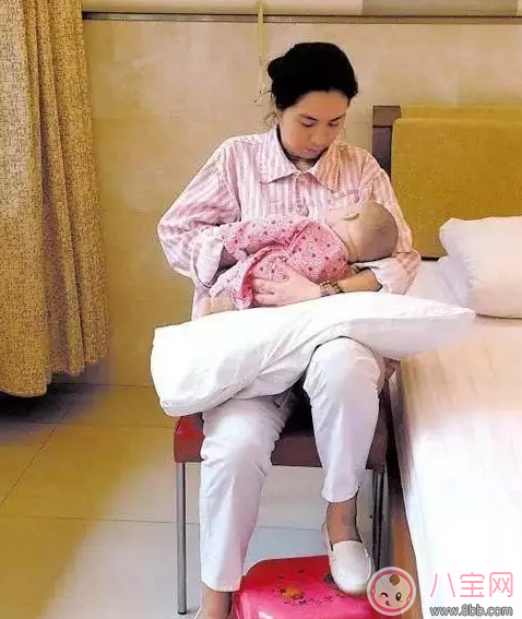 產(chǎn)后新生兒喂奶的正確姿勢(shì)圖片 順產(chǎn)剖腹產(chǎn)后喂奶姿勢(shì)圖解